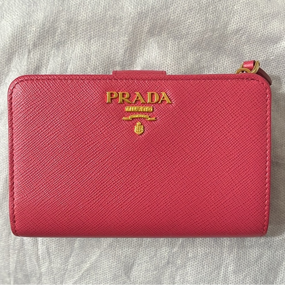 PRADA ✨🌷 Pink Saffiano Leather Wallet